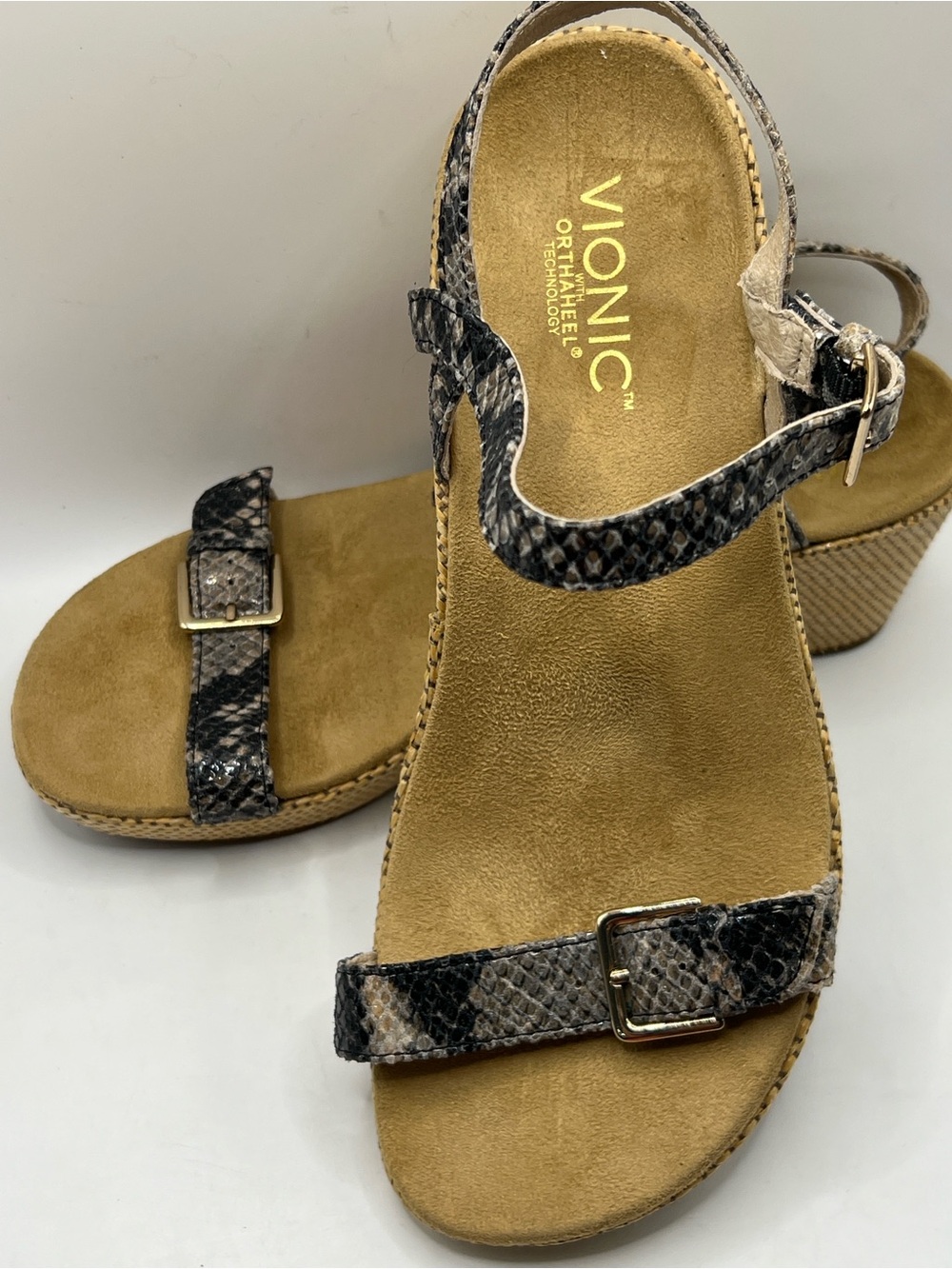 Vionic Nellie Grey Snakeskin Wedge Sandals Orthopedic Strappy Buckle sz 7